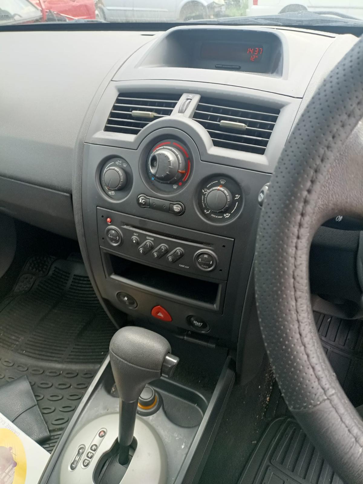 2006 RENAULT MEGANE STANDARD TYPE, SILVER MASK (UPDATE), 12/06-08/10 7701054658 LEFT HEADLAMP