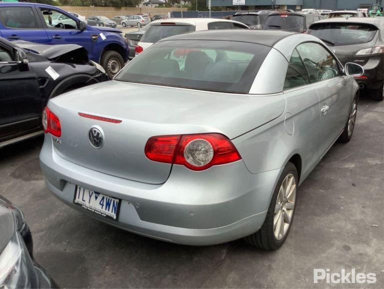 2007 VOLKSWAGEN EOS DIESEL ENG TYPE ,W/ PARK SENSORS , 02/07-04/11 1Q0807417 REAR BUMPER