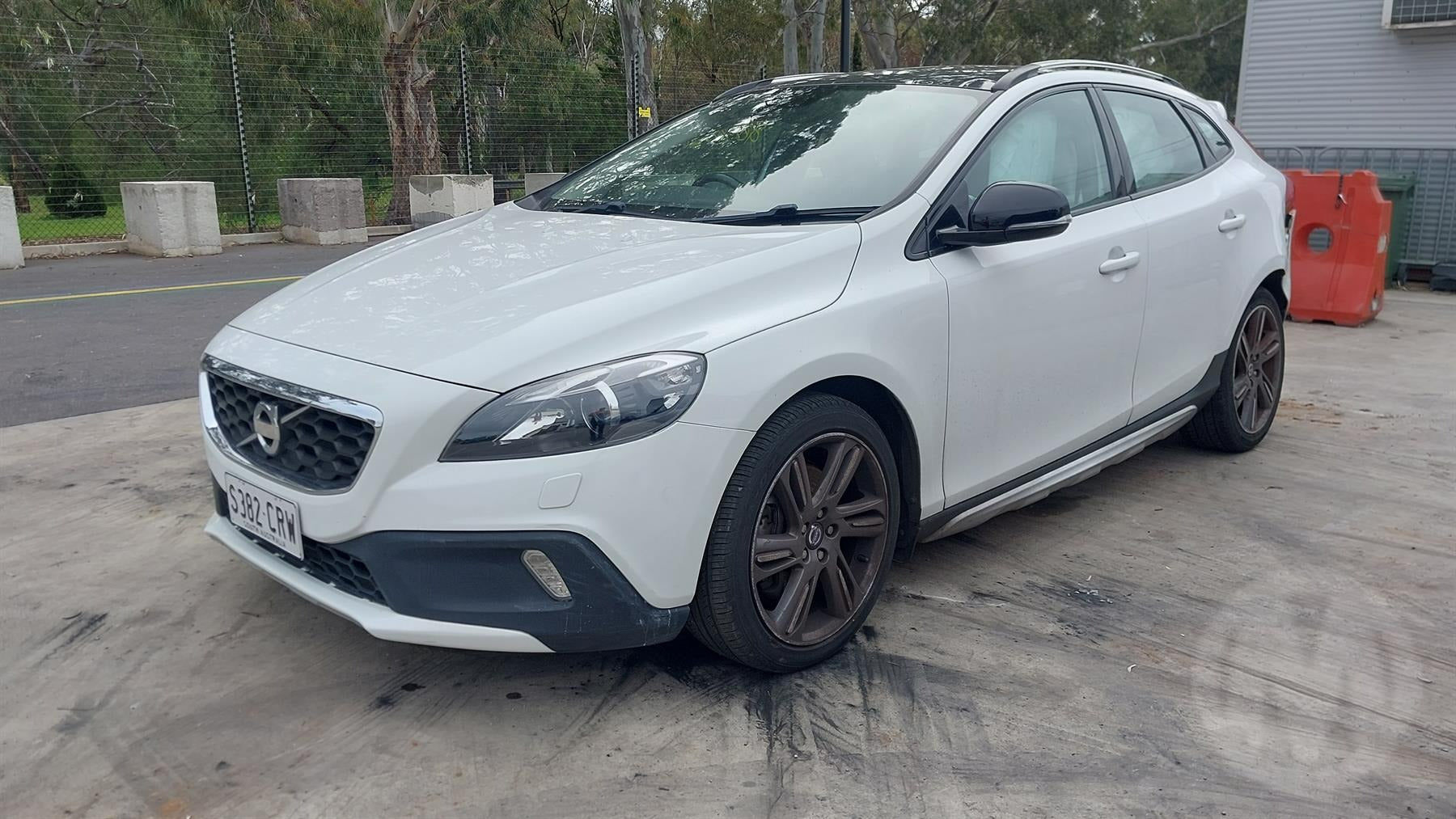 Wrecking 2014 VOLVO S40 for Used Parts VO1629