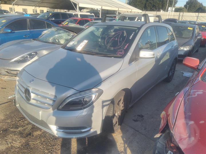 2014 MERCEDES B CLASS W246, 12/11-02/19 A2467250110 LEFT FRONT DOOR WINDOW