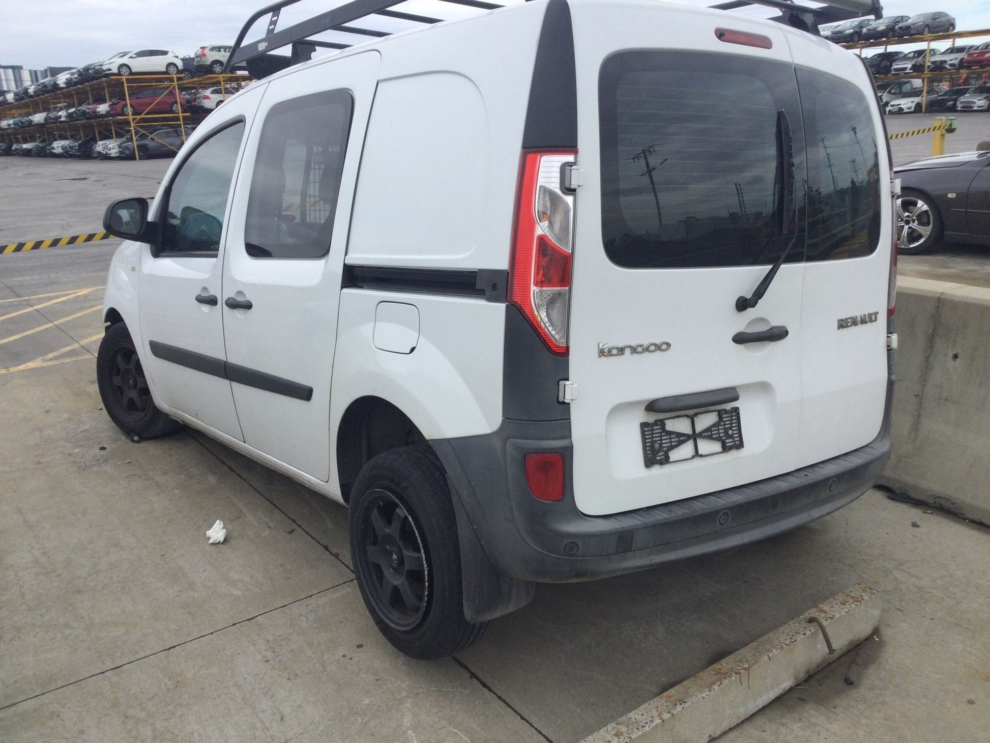Wrecking 2017 RENAULT KANGOO for Used Parts RN1717