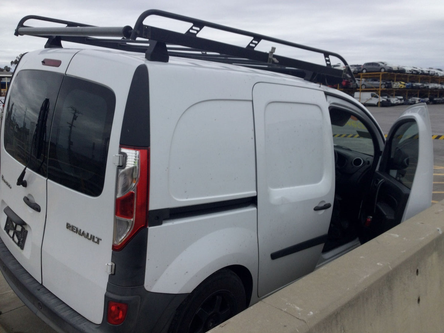 Wrecking 2017 RENAULT KANGOO for Used Parts RN1717