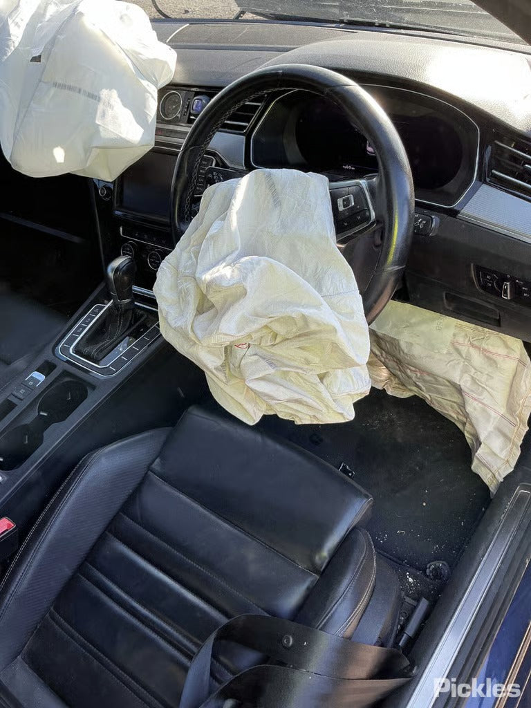 Wrecking 2017 VOLKSWAGEN PASSAT for Used Parts VW1774