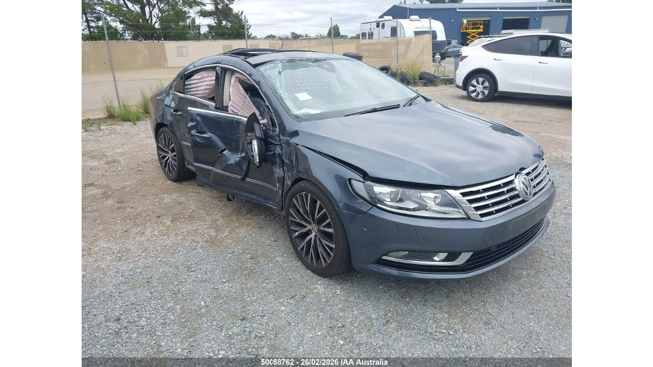 Wrecking 2014 VOLKSWAGEN PASSAT for Used Parts VW1758