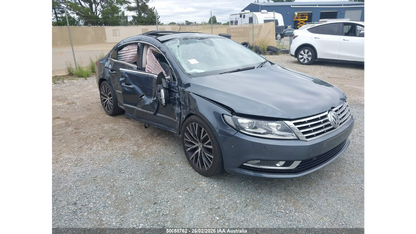 Wrecking 2014 VOLKSWAGEN PASSAT for Used Parts VW1758