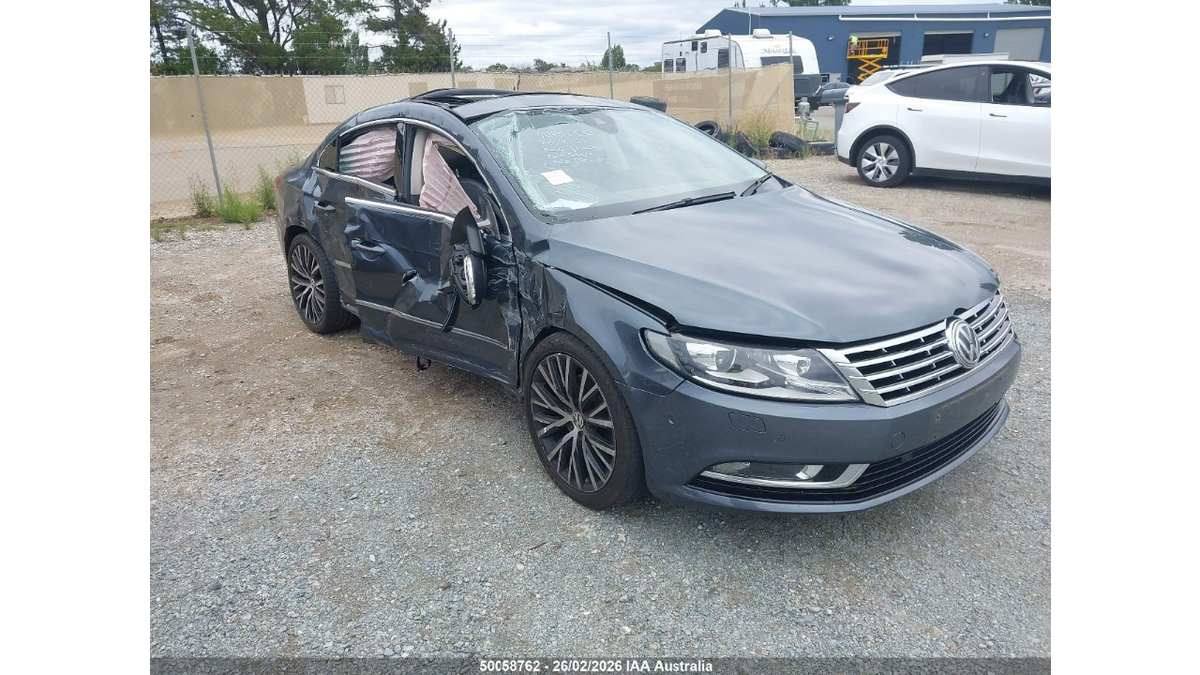 Wrecking 2014 VOLKSWAGEN PASSAT for Used Parts VW1758