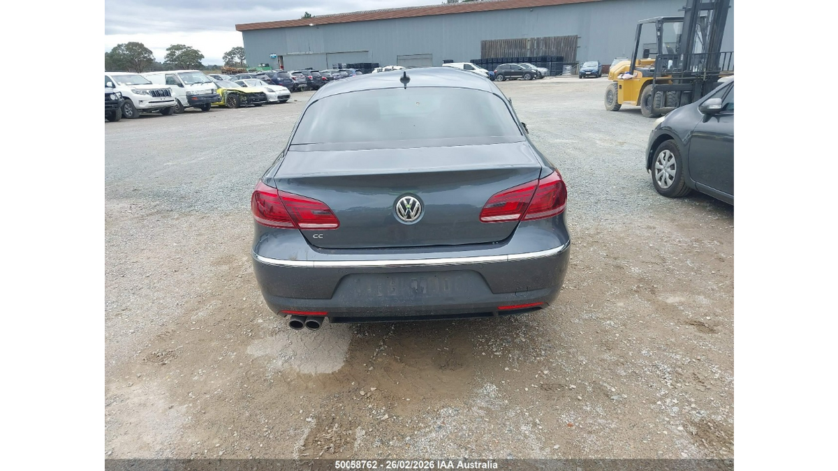 Wrecking 2014 VOLKSWAGEN PASSAT for Used Parts VW1758