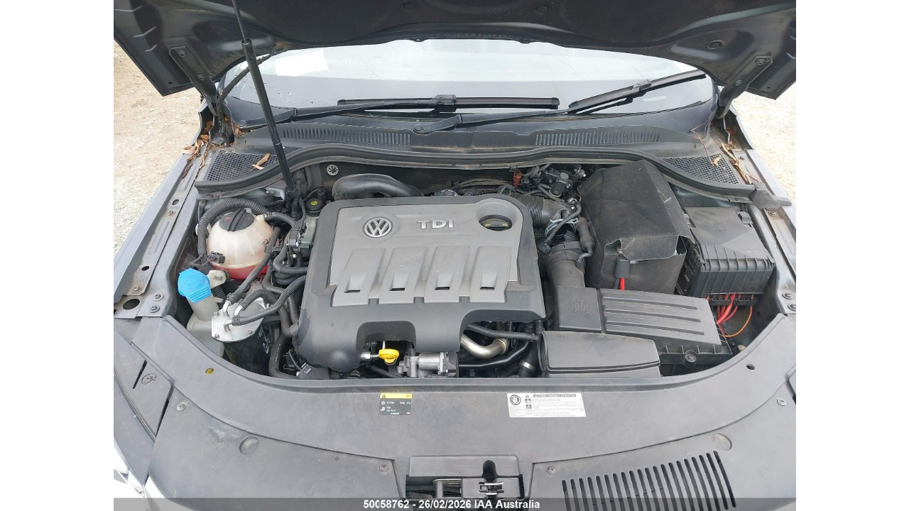 Wrecking 2014 VOLKSWAGEN PASSAT for Used Parts VW1758
