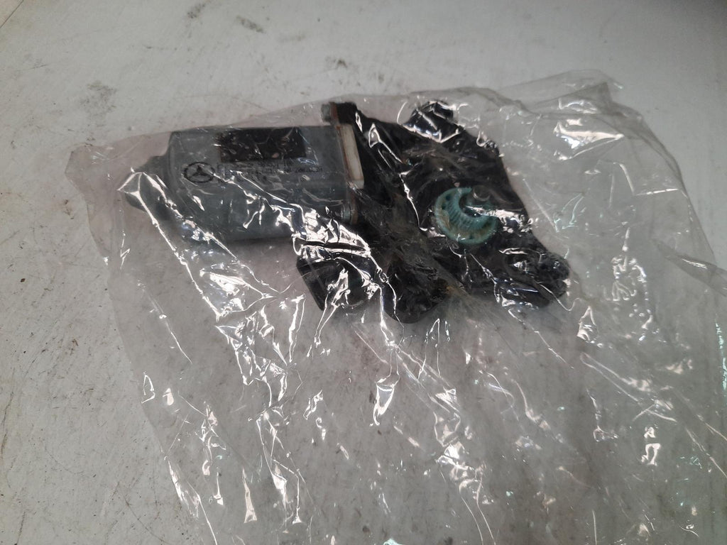 2001 MERCEDES C CLASS W203, SEDAN, 10/00-01/07 A2038203142 SUNROOF MOTOR